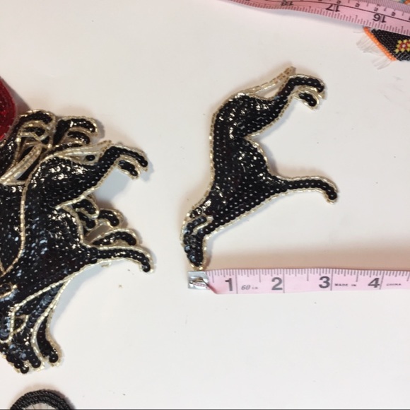 8 Dog lot Beaded Sequin Iron Sew On Patch Aplique - Picture 4 of 4